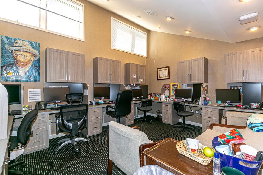 More Photos Of 986-990 Sunrise Hwy, Babylon Medical For Sale