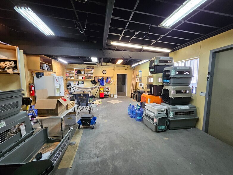 More Photos Of 6524 8th Ave, Los Angeles Warehouse For Lease