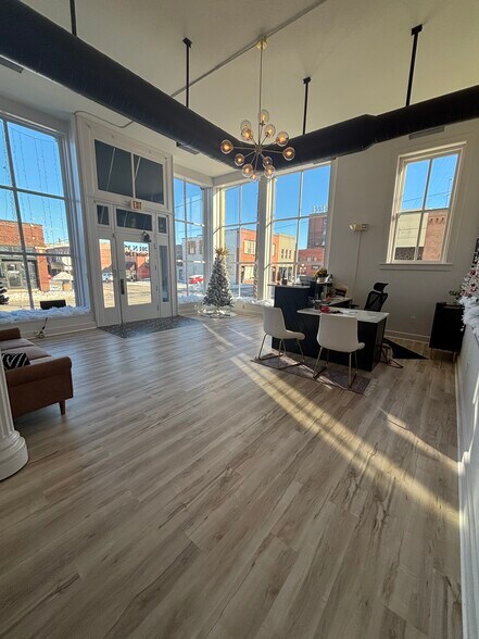 More Photos Of 201 N 3rd St, Hannibal Office For Sale
