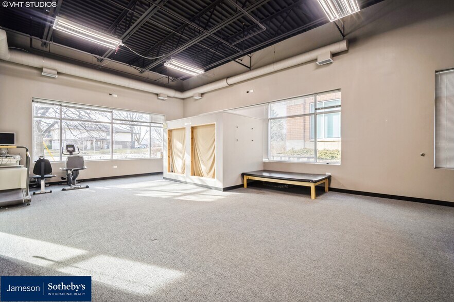 More Photos Of 800 E Woodfield Rd, Schaumburg Medical For Sale
