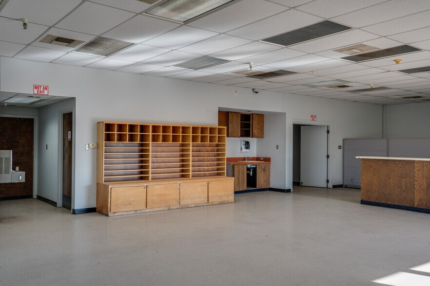 More Photos Of 2716 Commerce St, Wichita Falls Industrial For Sale