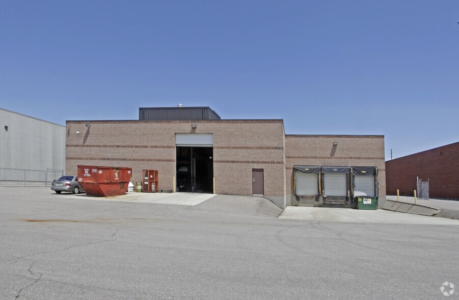 More Photos Of 7825 Tranmere Dr, Mississauga Warehouse For Lease