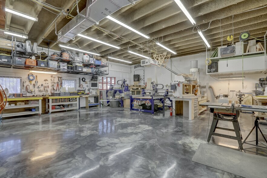 More Photos Of 2115-2145 SW 2nd Ave, Fort Lauderdale Showroom For Sale