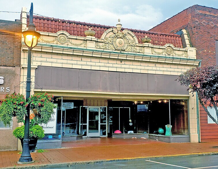 Primary Photo Of 126 E Main St, West Frankfort Restaurant For Sale