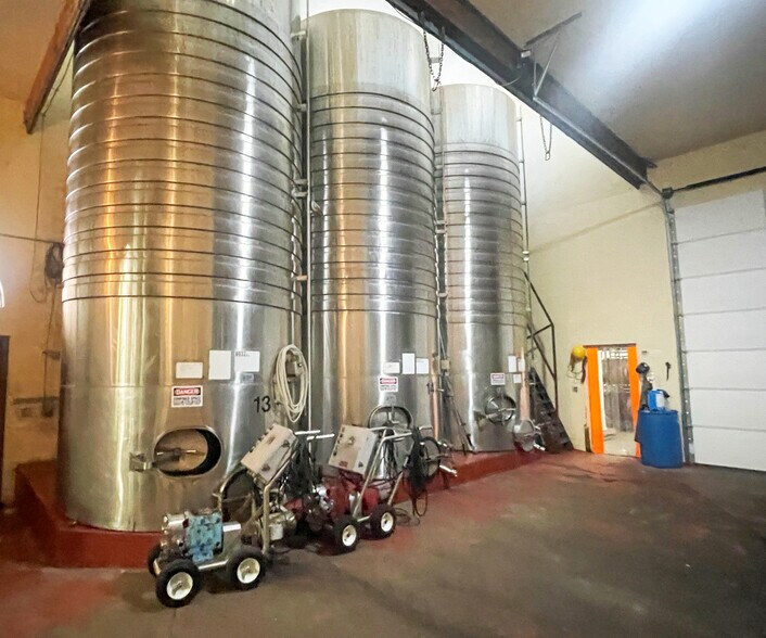 More Photos Of 27012 Briggs Hill Rd, Eugene Winery Vineyard For Sale