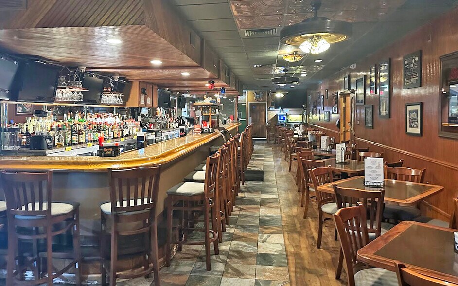 More Photos Of 25853 5 Mile Rd, Redford Freestanding For Sale