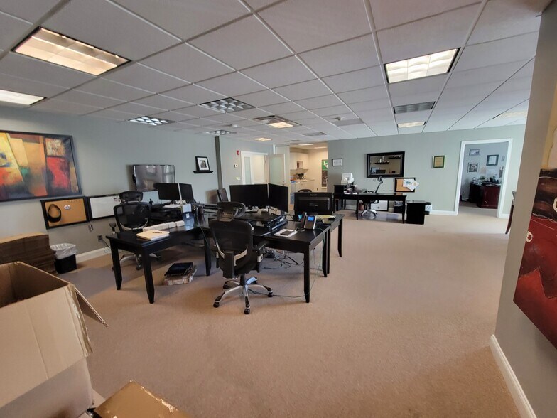 More Photos Of 760 Chief Justice Cushing Hwy, Cohasset Office For Lease