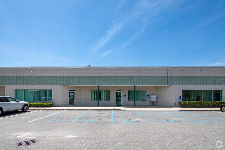 More Photos Of 5000-5014 Veterans Memorial Hwy, Holbrook Research And Development For Lease