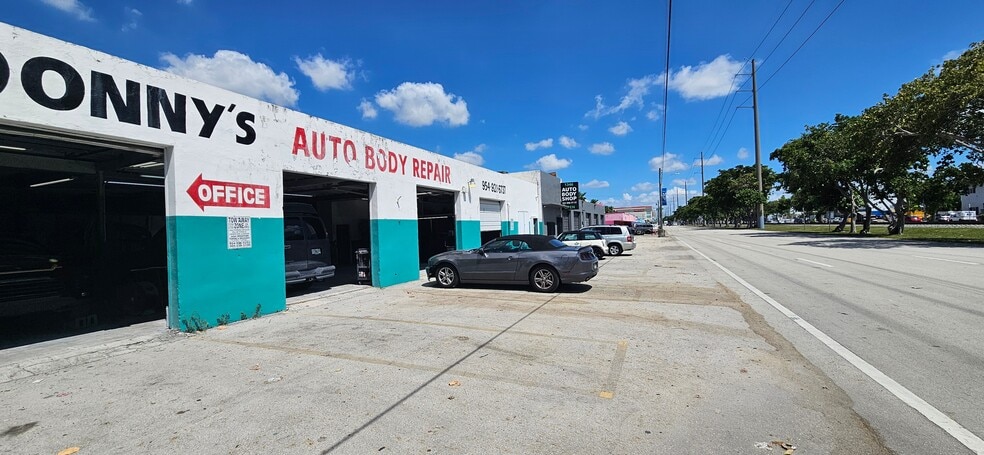 More Photos Of 1346 S Dixie Hwy, Hollywood Warehouse For Lease