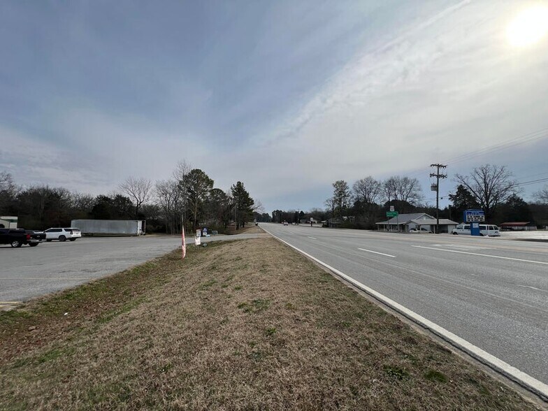 More Photos Of 2121 Batesville Blvd, Southside Restaurant For Sale
