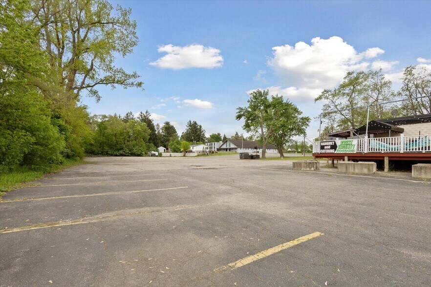 More Photos Of 3705 Ann Arbor Rd, Jackson Restaurant For Sale