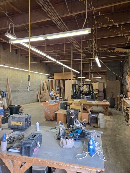 More Photos Of 9906-9924 Canoga Ave, Chatsworth Warehouse For Lease