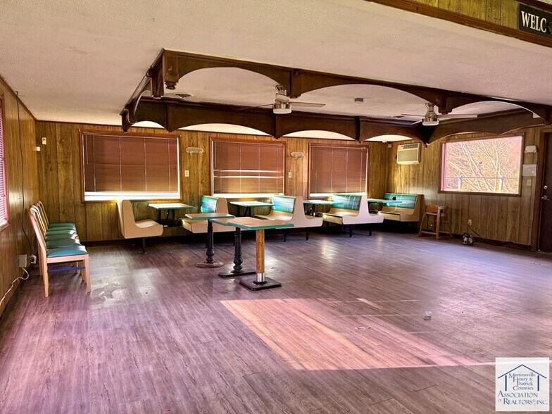 More Photos Of 82 Saddleridge Rd, Bassett Restaurant For Sale