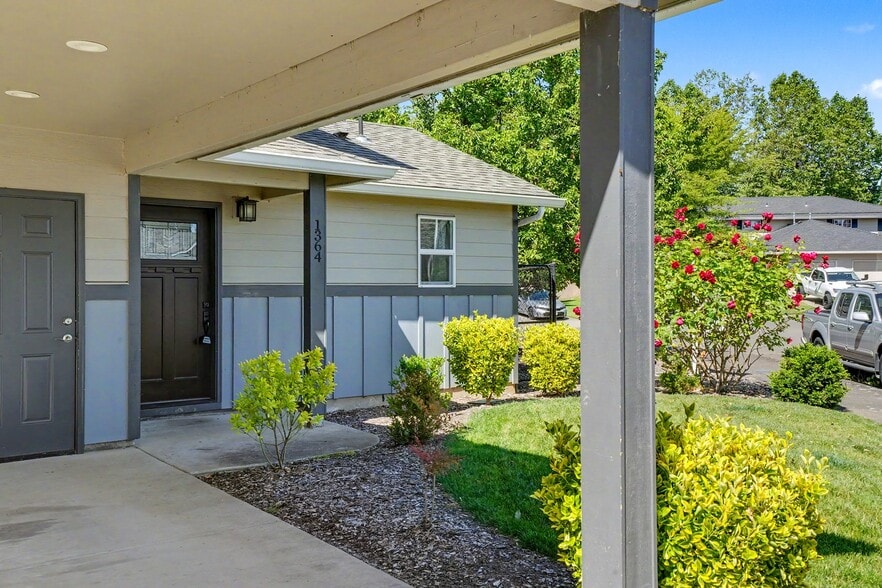 More Photos Of 1364 Northern Heights Loop, Keizer Multifamily For Sale