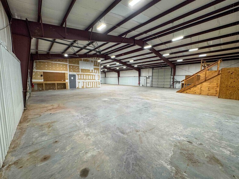 More Photos Of 2912 N Shields Blvd, Moore Manufacturing For Lease