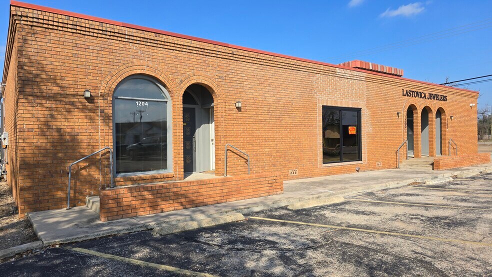 More Photos Of 1202 S 31st St, Temple Storefront Retail Office For Lease