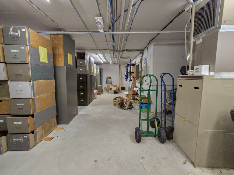 More Photos Of 123 W Highland St, Shawnee Office For Sale