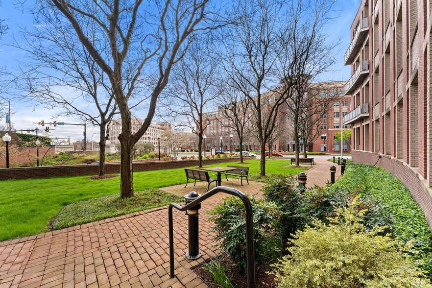 More Photos Of 2000 Duke St, Alexandria Office For Sale