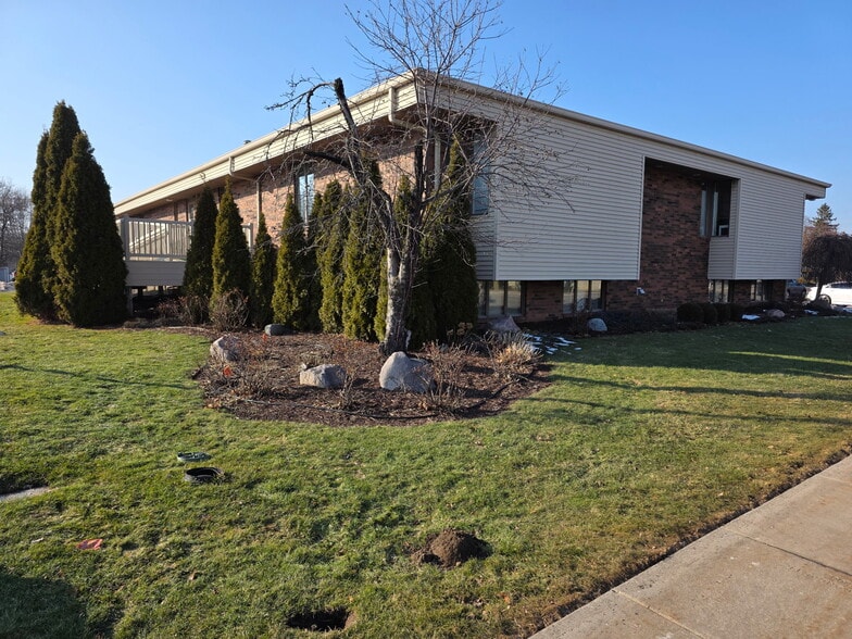 More Photos Of 2101 Aurelius Rd, Holt Medical For Lease