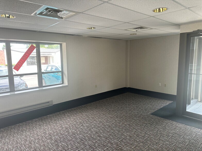 More Photos Of 390 Pierce St, Kingston Medical For Lease