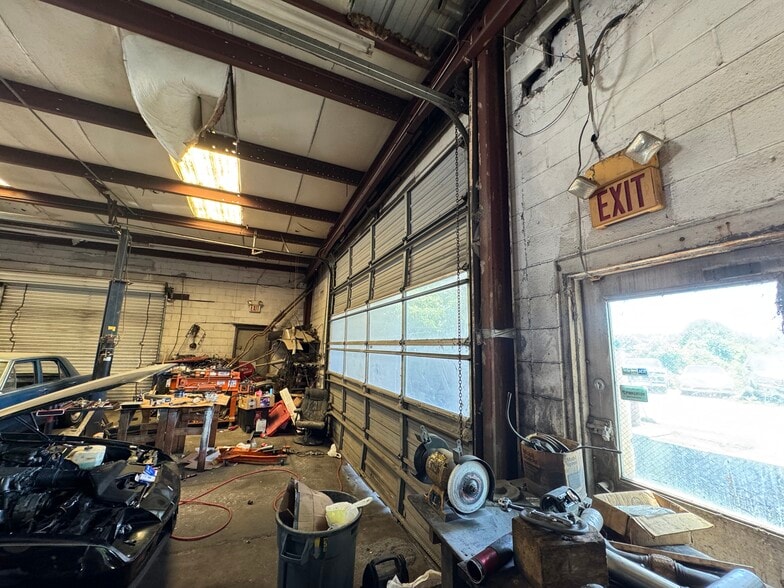 More Photos Of 4050 Lawrenceville Hwy NW, Lilburn Auto Repair For Sale