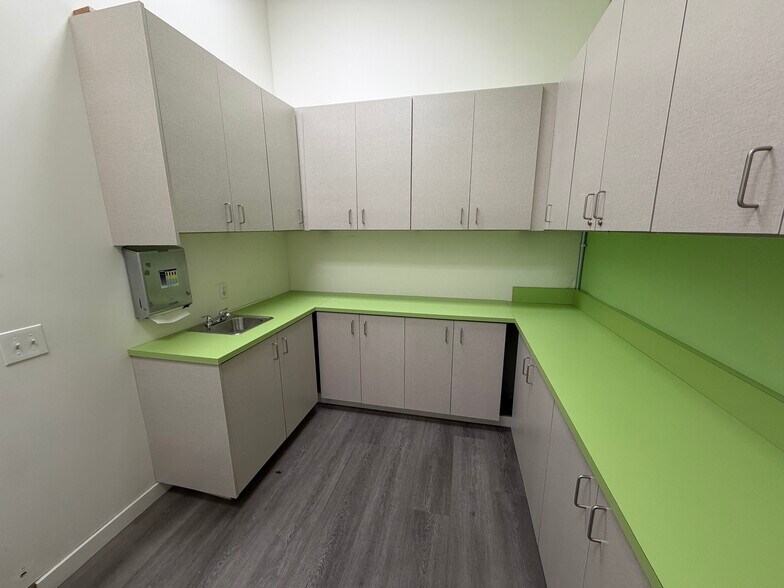 More Photos Of 301-307 N Main St, Santa Ana Storefront For Sale