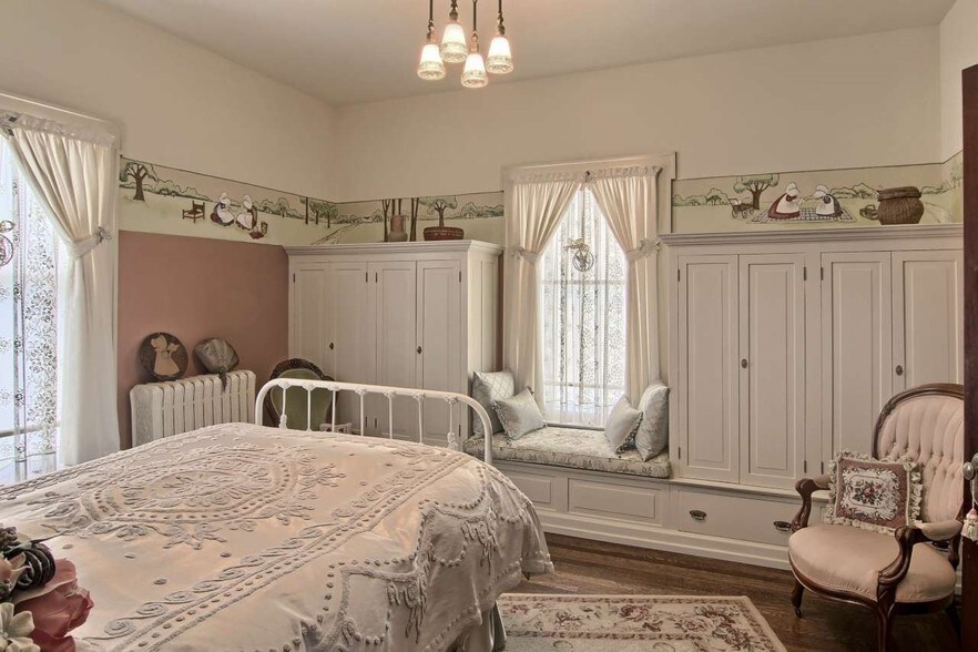 More Photos Of 230 Wellington St, Traverse City Hospitality For Sale