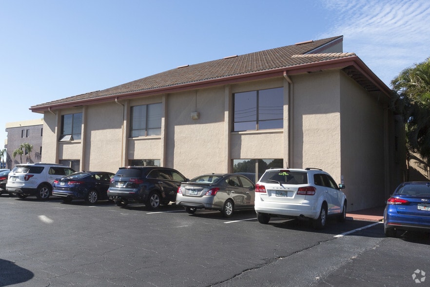 More Photos Of 923 Del Prado Blvd S, Cape Coral Medical For Lease