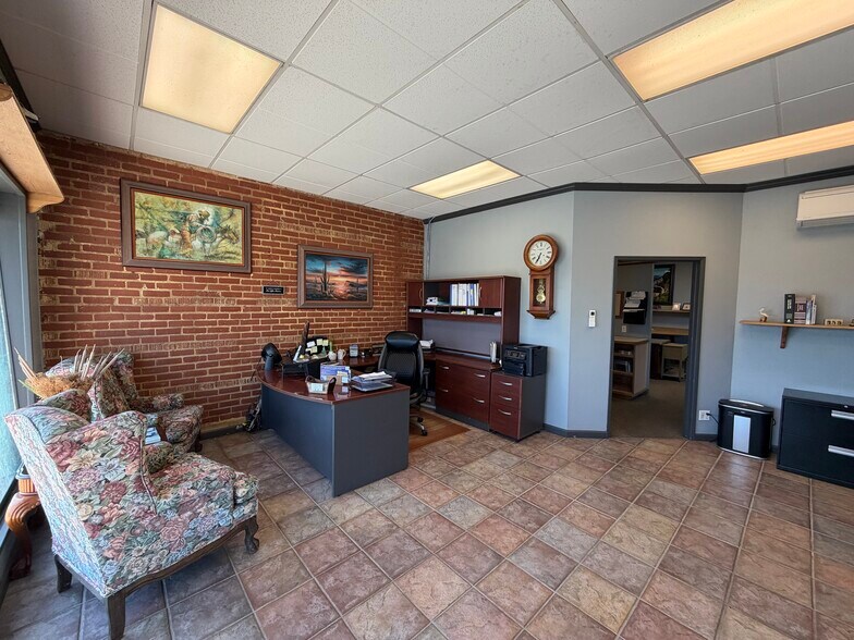 More Photos Of 125 E Fesler St, Santa Maria Service For Sale