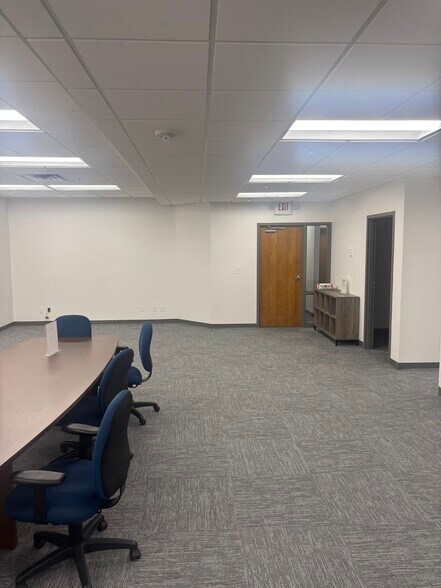 More Photos Of 9740 Grand Ave S, Minneapolis Office For Lease
