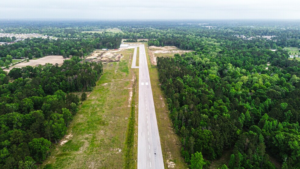 More Photos Of 15900 Schank Rd, Conroe Airport For Sale