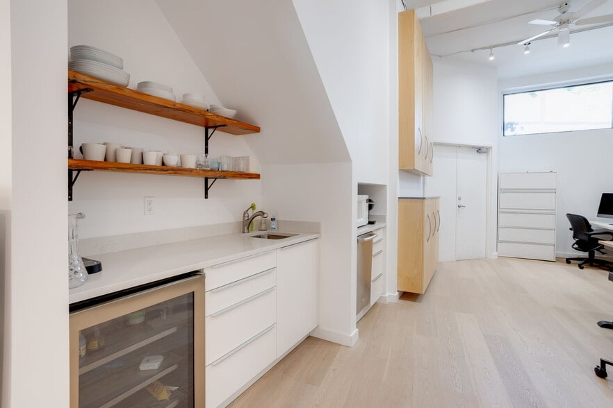 More Photos Of 115 Walnut Ave, Toronto Office For Sale