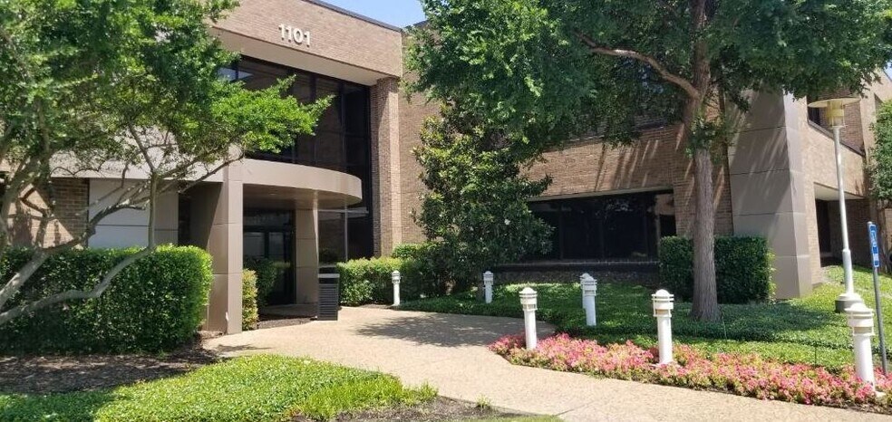 More Photos Of 1101 E Arapaho Rd, Richardson Office Residential For Lease