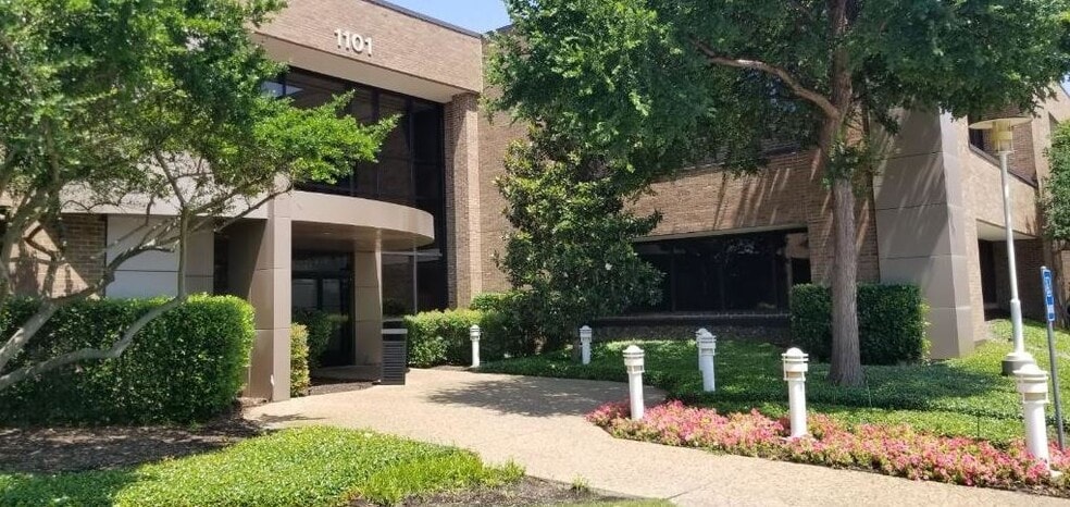 More Photos Of 1101 E Arapaho Rd, Richardson Office Residential For Lease