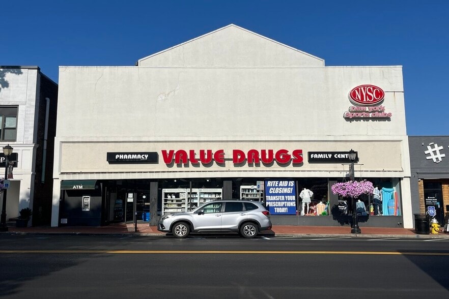 Primary Photo Of 349-351 New York Ave, Huntington Health Club For Lease