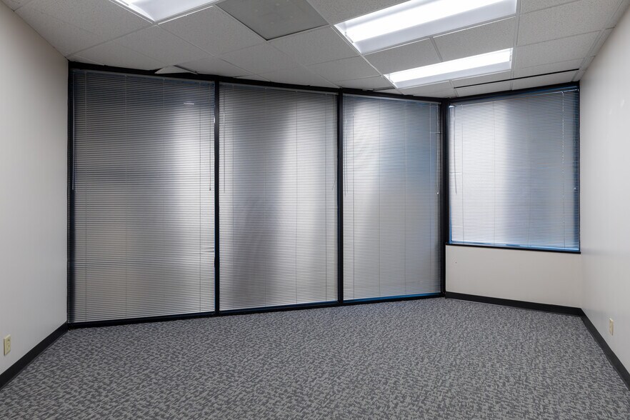 More Photos Of 14550 Torrey Chase Blvd, Houston Office For Lease