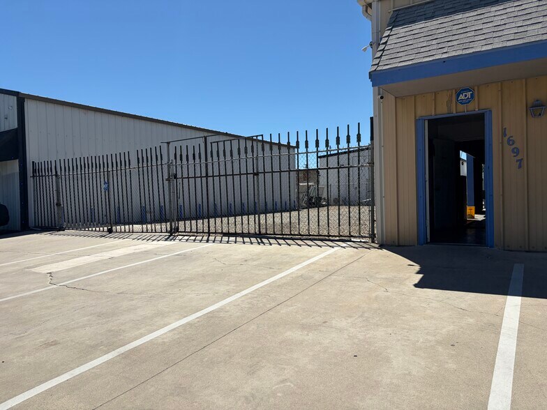 More Photos Of 1697 Mccormick St, Turlock Service For Lease