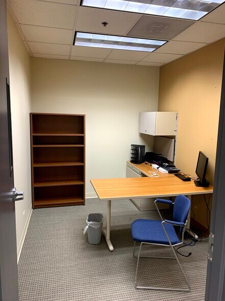 More Photos Of 6200-6250 Capitol Dr, Wheeling Flex For Lease