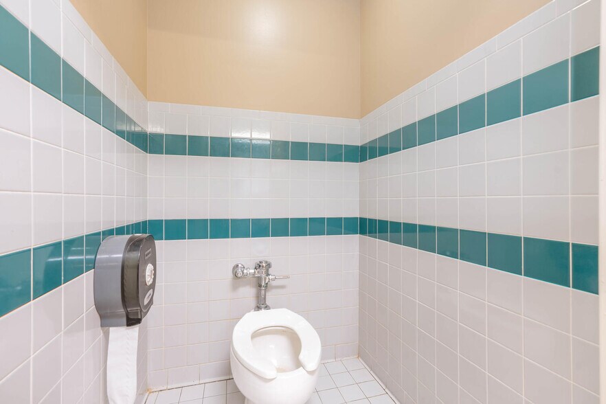 More Photos Of 2081 Mesa Valley Way, Austell Specialty For Sale