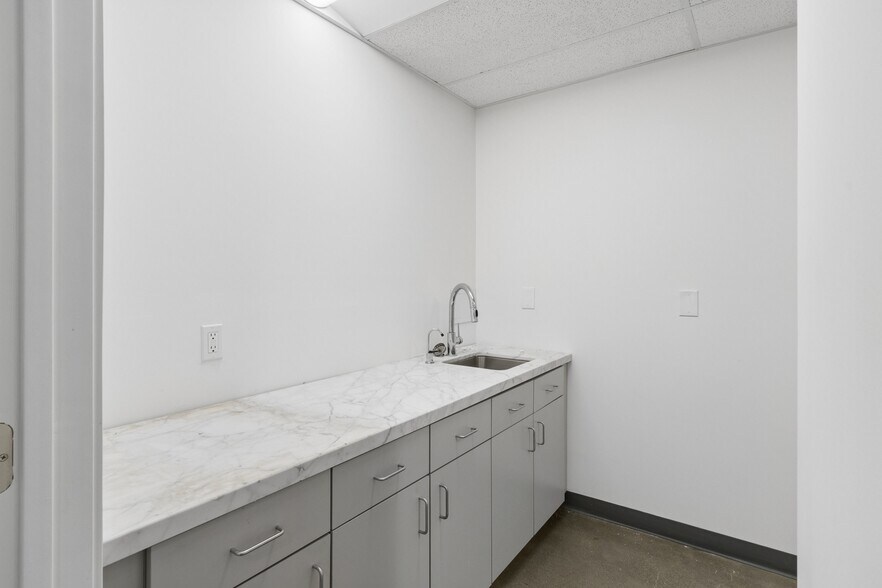More Photos Of 11185 Roswell Ave, Pomona Warehouse For Lease