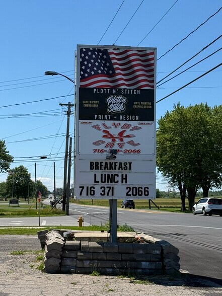 More Photos Of 2026 Lockport Rd, Niagara Falls Restaurant For Lease