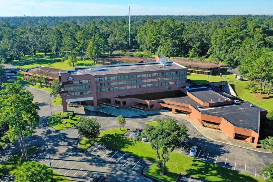 More Photos Of 2900 N Monroe St, Tallahassee Hotel For Lease