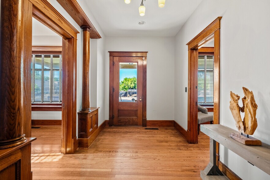 More Photos Of 720 Poyntz Ave, Manhattan Office For Sale