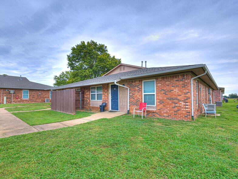 More Photos Of 1220 SE 9th St, Pryor Apartments For Sale