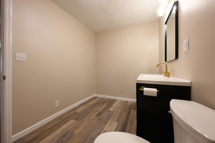 More Photos Of 216 E Reynolds Rd, Lexington Office For Lease