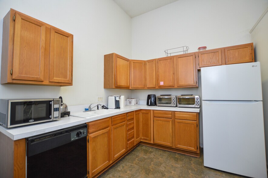 More Photos Of 12056 Stallings Commerce Dr, Matthews Showroom For Sale