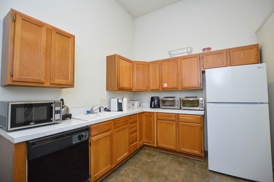 More Photos Of 12056 Stallings Commerce Dr, Matthews Showroom For Lease