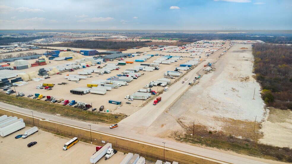 More Photos Of 1600 Fulghum, Hutchins Land For Lease