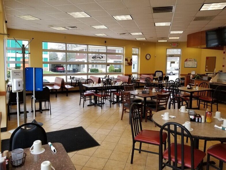 More Photos Of 117-119 S Main St, Cedar Grove Restaurant For Sale