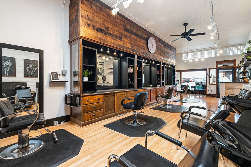 More Photos Of 511 Front St, Lynden General Retail For Sale